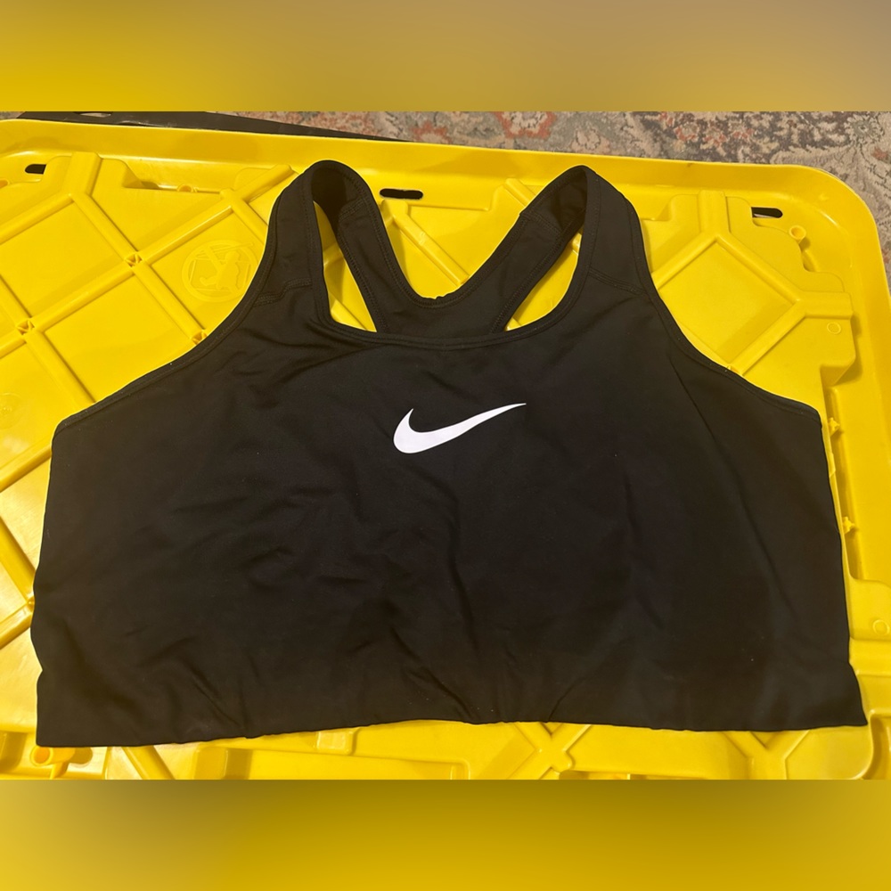 NWOT Nike sports bra